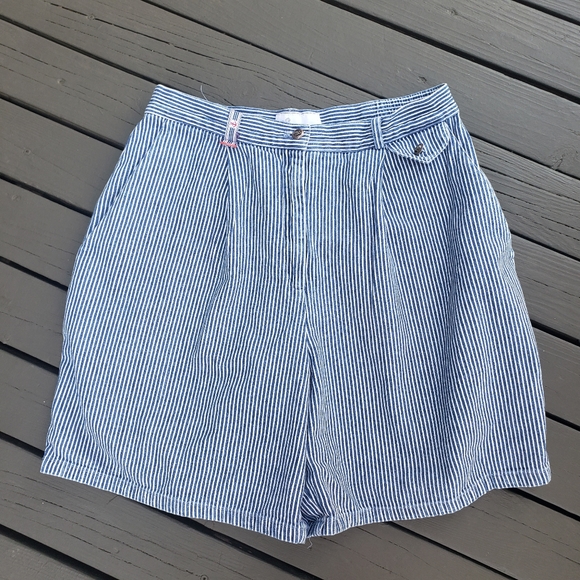 Vintage high waisted Mom walking shorts - Picture 9 of 11